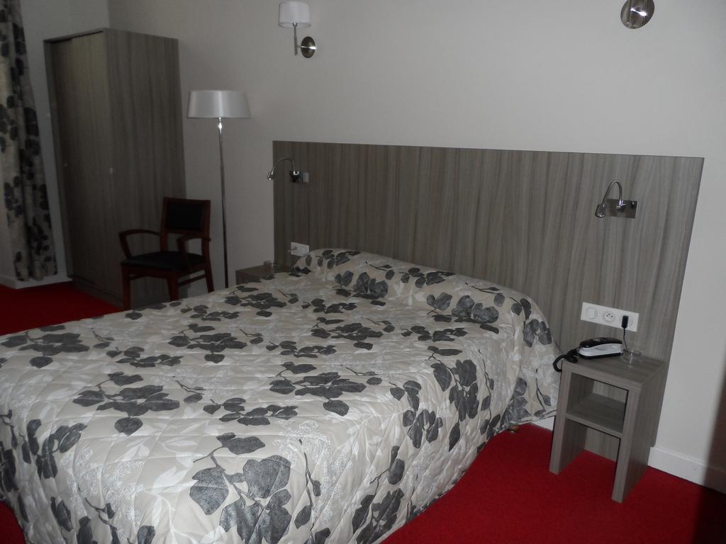 Touring Hotel Grenoble Room photo