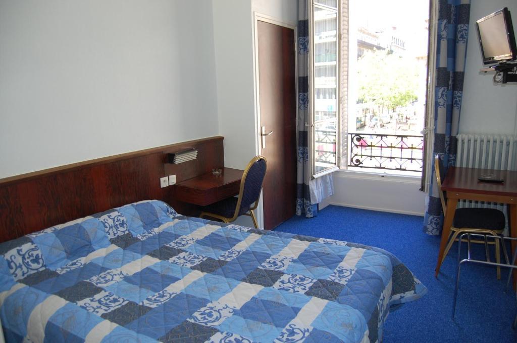 Touring Hotel Grenoble Room photo